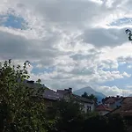 Dumanova House