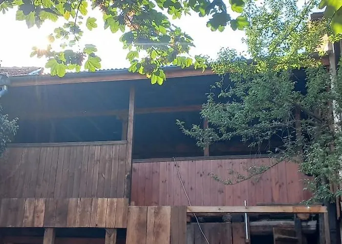 Dumanova House Guest house *