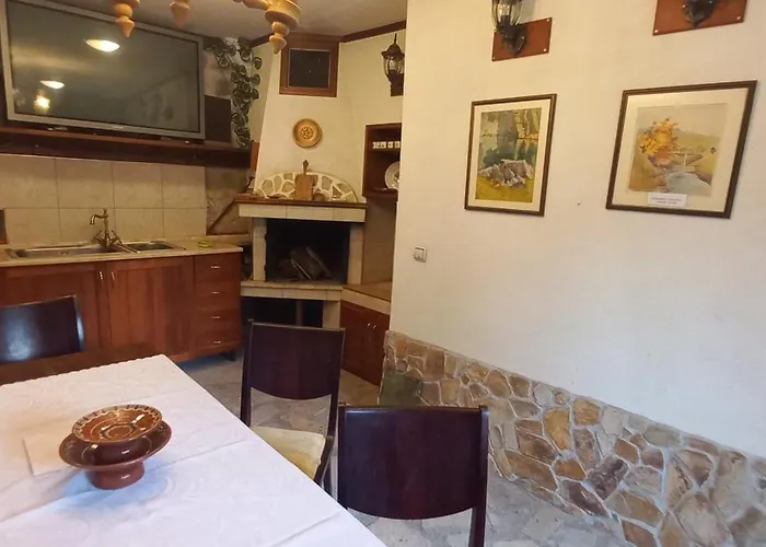 Dumanova House Guest house *