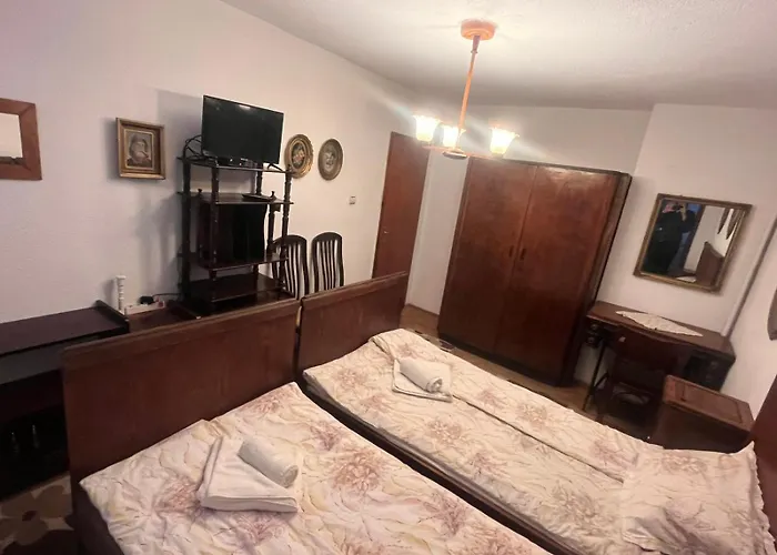 Dumanova House Guest house *